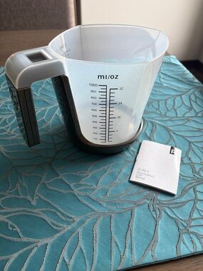 Ricardo 2-in-1 Gray & White Measuring Cup with Digital Scale